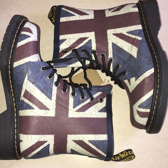 Dr. Martens Shoes - NEW Women’s Dr.Martens Union Jack Boots❗️